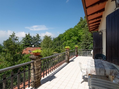 Foto Villa bifamiliare a Zocca Verucchia di 269 m² con 12 locali in vendita