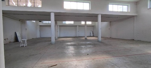 Foto Locale commerciale in semicentrale, Nola di 600 m² con 2 locali