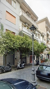 Foto Negozio in Via Mario Iannelli 8, Salerno Centro di 43 m² con 1 locali