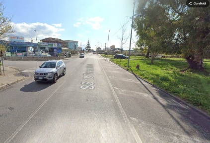 Foto Locale commerciale in Via Cupa San Martino, Salerno di 500 m²