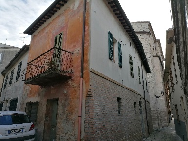 Foto Case semi ndipendenti a San Severino Marche Centro di 240 m²
