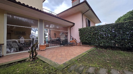 Foto Villa unifamiliare in STRADA  SANMARTINESE 65, Viterbo di 188 m²