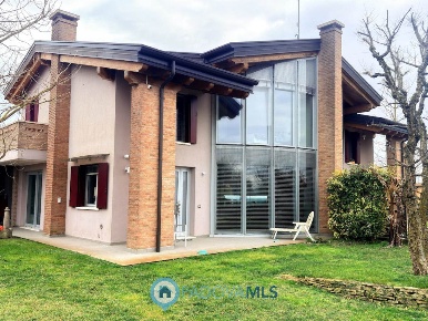 Foto Villa bifamiliare a Bagnoli di Sopra di 224 m² con 6 locali in vendita