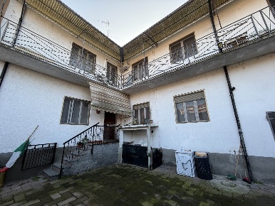 Foto Villa bifamiliare a Cilavegna Centro di 200 m² con 5 locali in vendita