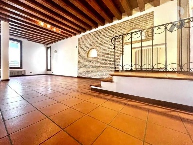 Foto Appartamento in Piazza S. M. Maggiore 10, Treviso di 124 m² in vendita
