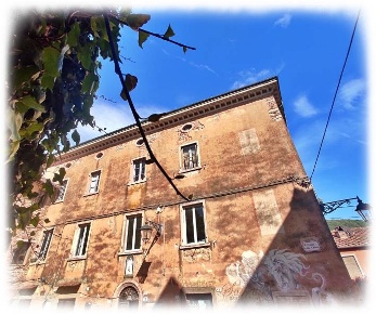 Foto Casa indipendente a Sassetta di 650 m² con 22 locali in vendita