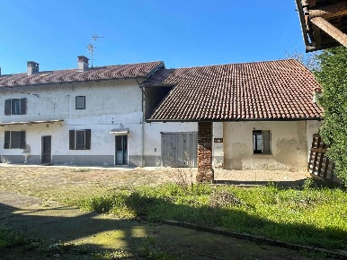 Foto Rustico a Mortara Centro di 190 m² con 4 locali in vendita