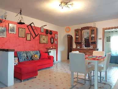 Foto Appartamento in Via Vecchia, Sesta Godano Centro di 96 m² con 6 locali