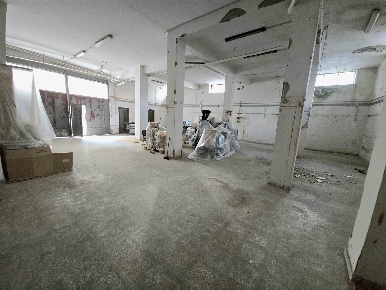 Foto Garage in Via Due Principati  30A, Baronissi Antessano di 417 m²