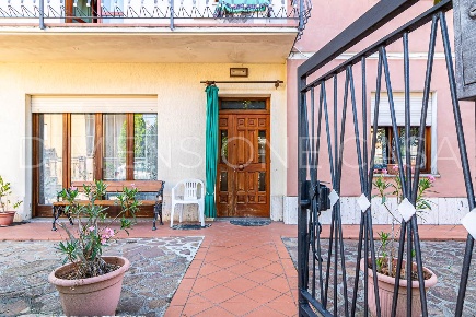 Foto Casa indipendente a Carpi Remesina - Pezzana di 200 m² con 8 locali