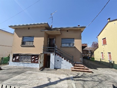 Foto Casa indipendente in Viale Virgilio  38, Moglia Centro di 265 m²
