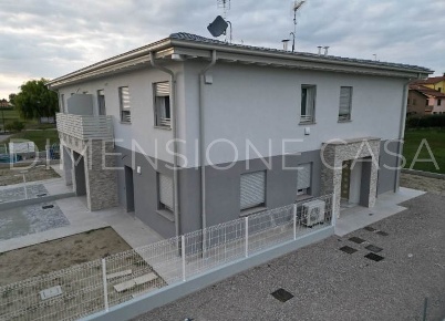 Foto Villa a schiera a San Prospero Centro di 112 m² con 4 locali