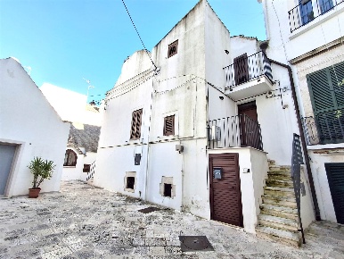 Foto Appartamento in Via Crocifisso 50, Noci Centro di 90 m² con 3 locali