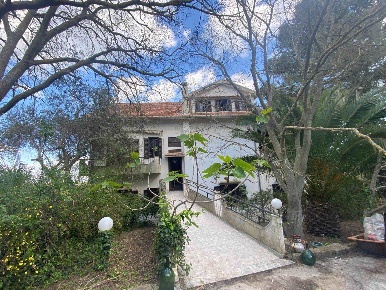 Foto Appartamento a Caltanissetta Centro di 200 m² con 5 locali in affitto