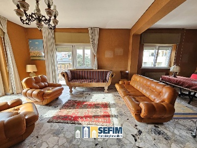Foto Appartamento in VIA SERRAO, Matera Centro di 180 m² con 5 locali