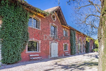 Foto Ristorante a Montello di 1500 m² con 5 locali in affitto