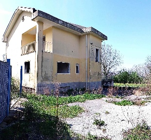 Foto Casa indipendente in via Barbuti, Fisciano di 205 m² con 10 locali