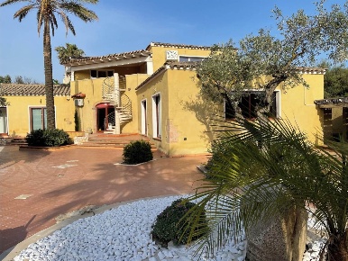 Foto Appartamento a Sestu di 1000 m² con 30 locali in vendita