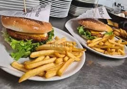 Foto Ristorante a Cecina Cecina Centro di 250 m² con 8 locali in vendita