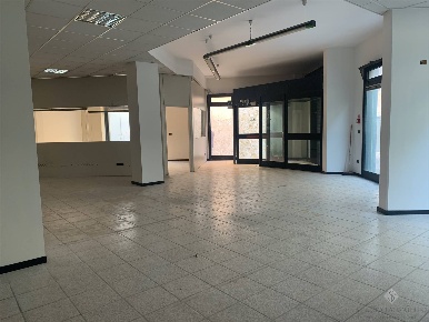 Foto Negozio in VIA ARCHITA 7, Palagiano di 230 m² con 2 locali in vendita