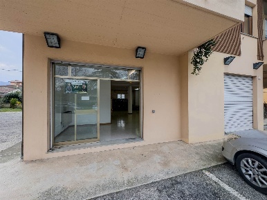 Foto Attività commerciale in Via Albinoni 12, Foligno Viale Roma di 130 m²