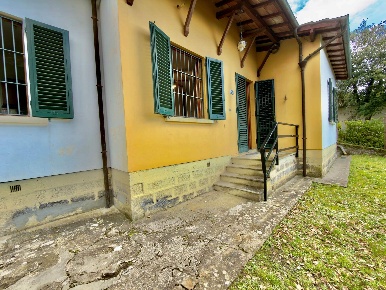 Foto Casa indipendente a Pistoia Baggio di 69 m² con 4 locali in vendita