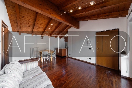 Foto Appartamento in via Confalonieri 119, Villasanta di 82 m² con 3 locali