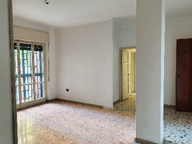 Foto Ufficio a Pozzuoli Porto di 80 m² con 3 locali in affitto