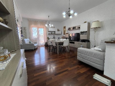 Foto Appartamento a Montefiascone Centro di 110 m² con 4 locali in vendita