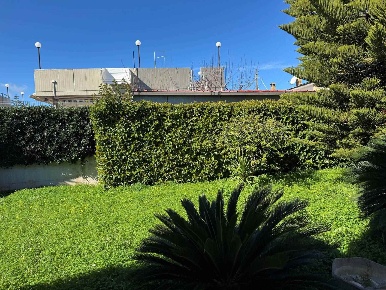 Foto Villa unifamiliare a Bari Palese di 200 m² con 9 locali in vendita