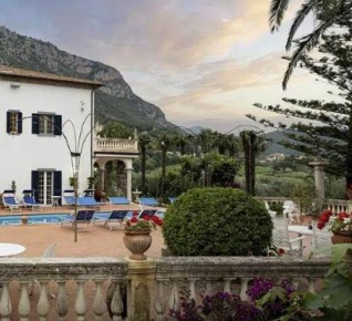 Foto Villa unifamiliare a Capaccio Paestum di 327 m² con 8 locali