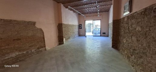 Foto Locale commerciale a Collesalvetti Centro di 75 m² con 1 locali