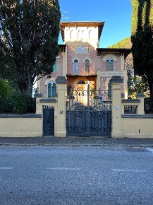 Foto Villa unifamiliare a Firenze Careggi - Rifredi - Dalmazia di 275 m²