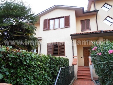 Foto Appartamento a Torrita di Siena di 75 m² con 6 locali in vendita