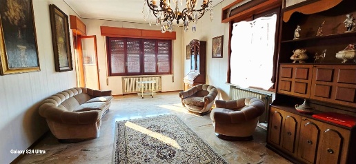 Foto Appartamento a Viadana Centro di 189 m² con 5 locali in vendita