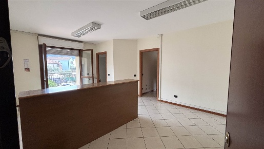 Foto Ufficio a Narni Narni Scalo di 108 m² con 6 locali in affitto