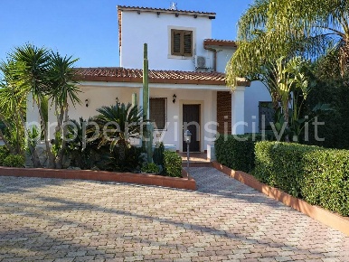 Foto Villa unifamiliare in Via Tersicore, Siracusa Fontane Bianche