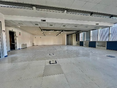 Foto Ufficio in via Torino, Venezia Mestre di 426 m² con 2 locali