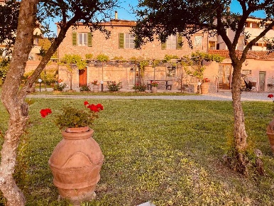 Foto Rustico a Gavorrano Filare Boschetto Miniera di 200 m² con 13 locali