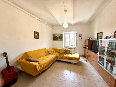 Foto Appartamento in Via Fonda 8, Volterra Centro di 70 m² con 4 locali