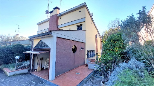 Foto Villa a schiera a Prato Santa Lucia di 150 m² con 5 locali in vendita