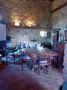 Foto Rustico a Roccastrada Centro di 108 m² con 5 locali in vendita