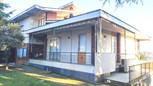 Foto Villa unifamiliare a Canneto Pavese Colombarone di 485 m² in vendita