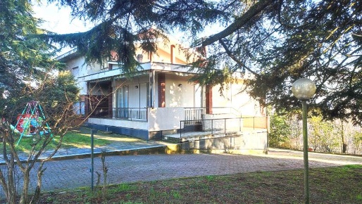 Foto Villa unifamiliare a Canneto Pavese Colombarone di 485 m² in vendita