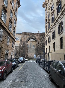 Foto Negozio in VIA TASSO 138, Roma San Giovanni di 212 m² con 6 locali