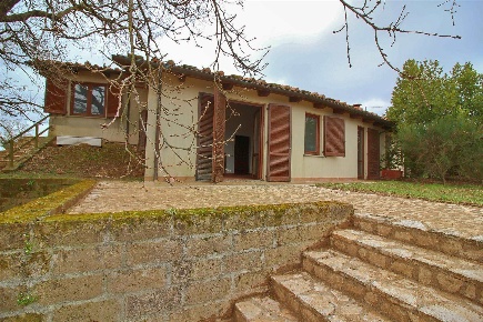 Foto Villa bifamiliare a Scansano di 138 m² con 7 locali in vendita