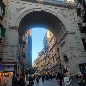 Foto Attività commerciale in VIA CHIAIA, Napoli Monte di Dio di 150 m²