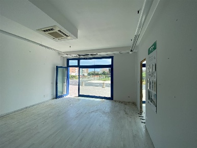 Foto Locale commerciale a Ancona Collemarino di 122 m² con 3 locali