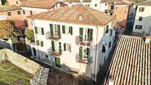 Foto Rustico in VIA FRATELLI CANESTRARI 100, Costermano sul Garda di 164 m²