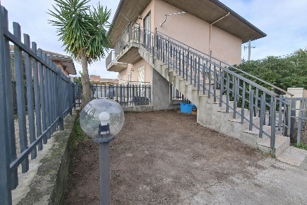 Foto Appartamento in Via Mascali Riposto  24, Mascali di 68 m² con 4 locali